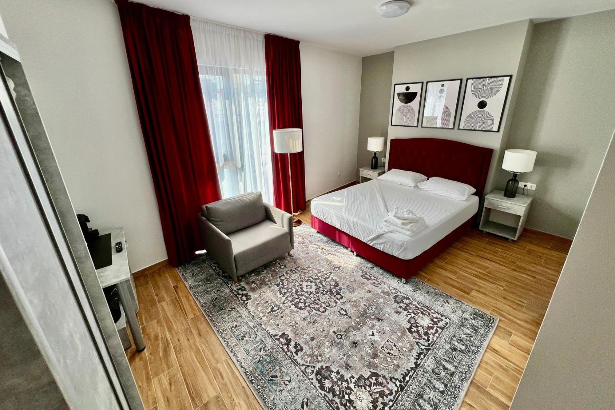 Hotel Fantazia Oradea - Self Check In & Out Exterior photo