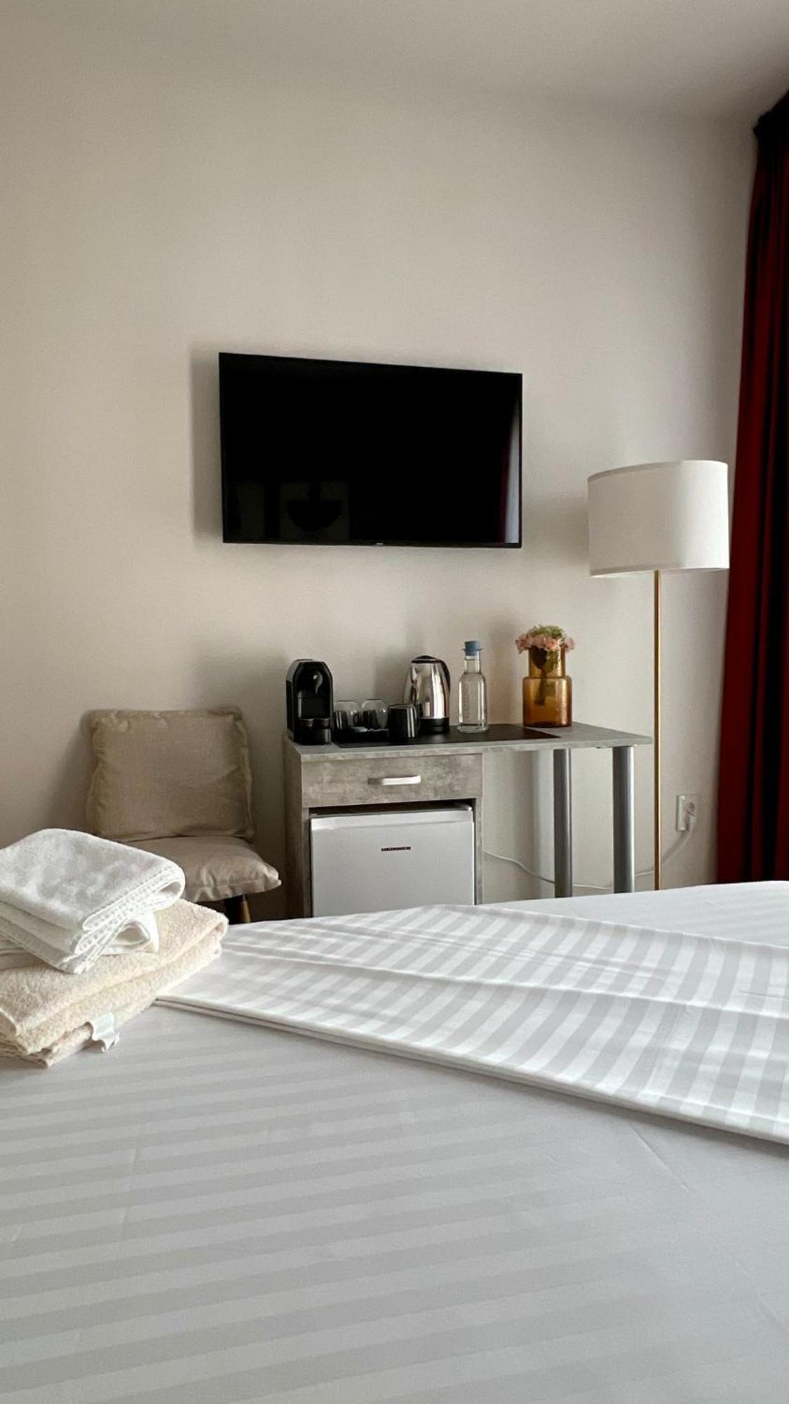 Hotel Fantazia Oradea - Self Check In & Out Exterior photo