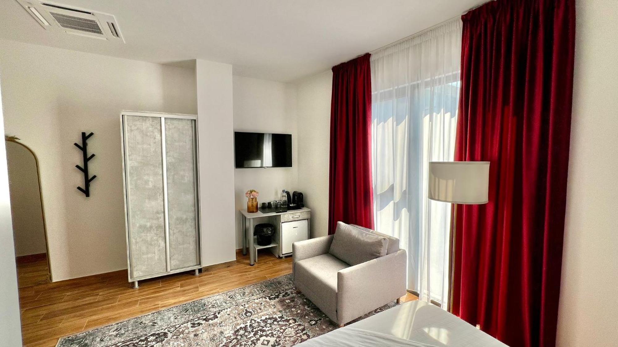 Hotel Fantazia Oradea - Self Check In & Out Exterior photo